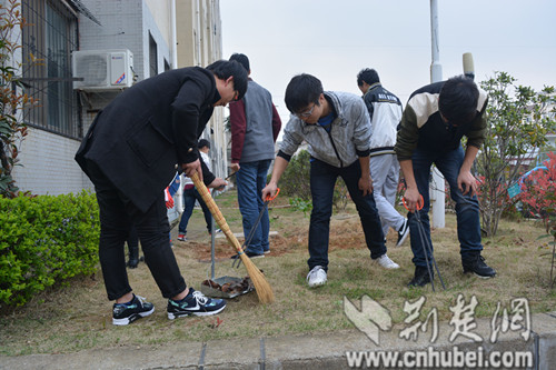 大学生公益劳动课日记劳动心得-余下全文