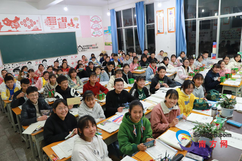 鲁史中学是中山大学支教的对口中学,也是云南省凤庆县唯一一所山区