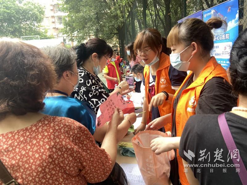 武汉奥林社区开展端午节家庭市集活动