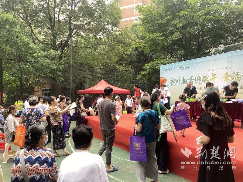 武汉奥林社区开展端午节家庭市集活动