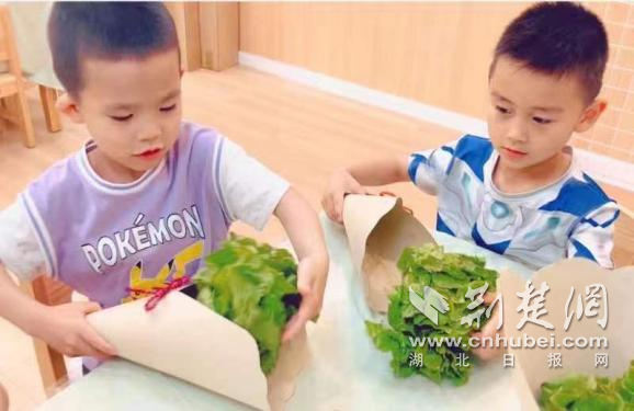 湖北精耕怎么样树叶DIY！洪山区第一幼儿园悦葵园萌娃在亲近自然中过“六一”_https://www.jmylbn.com_新闻资讯_第4张