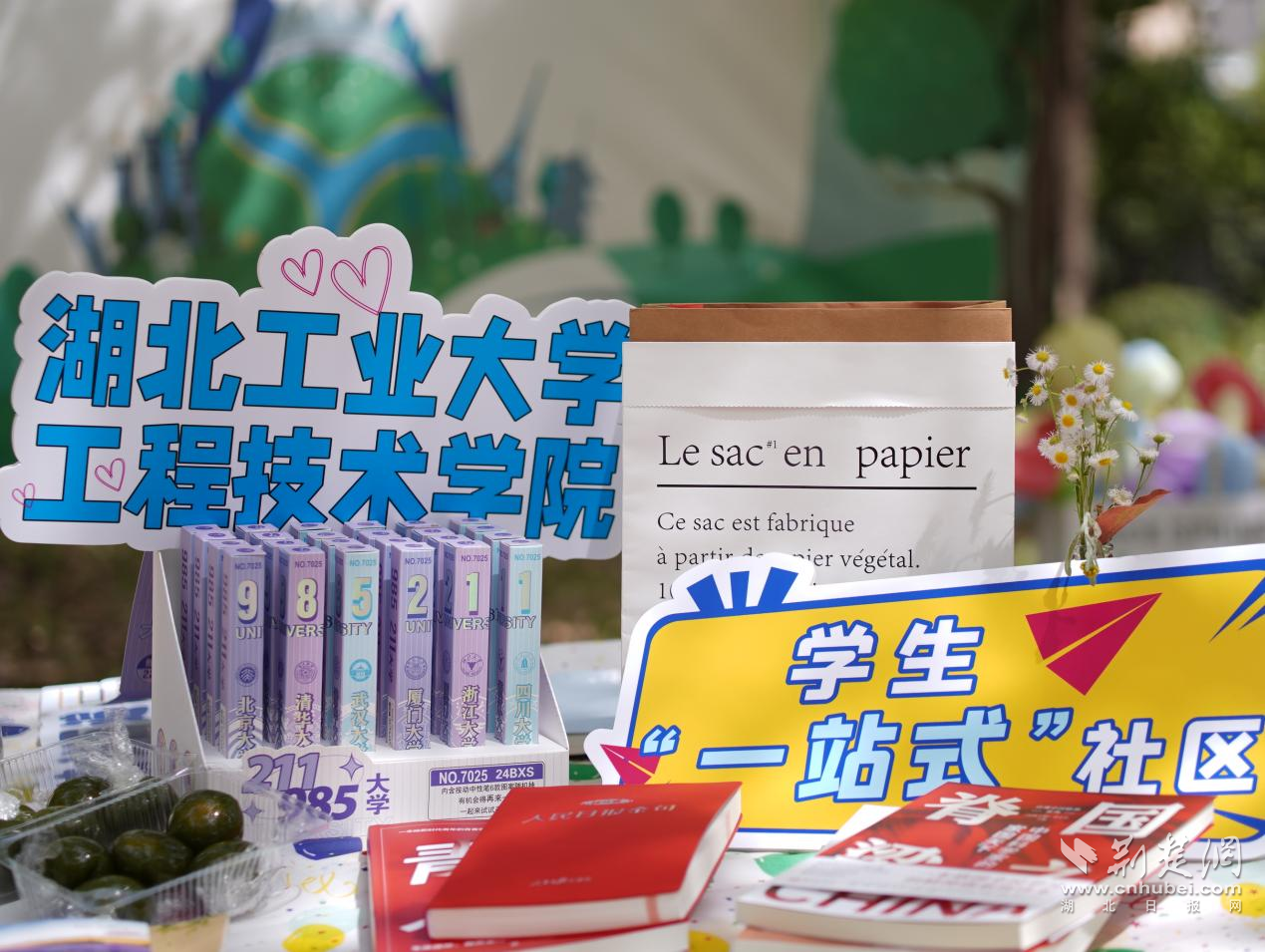《巡逻河滨老师和学生的香水》一书参加春季阅