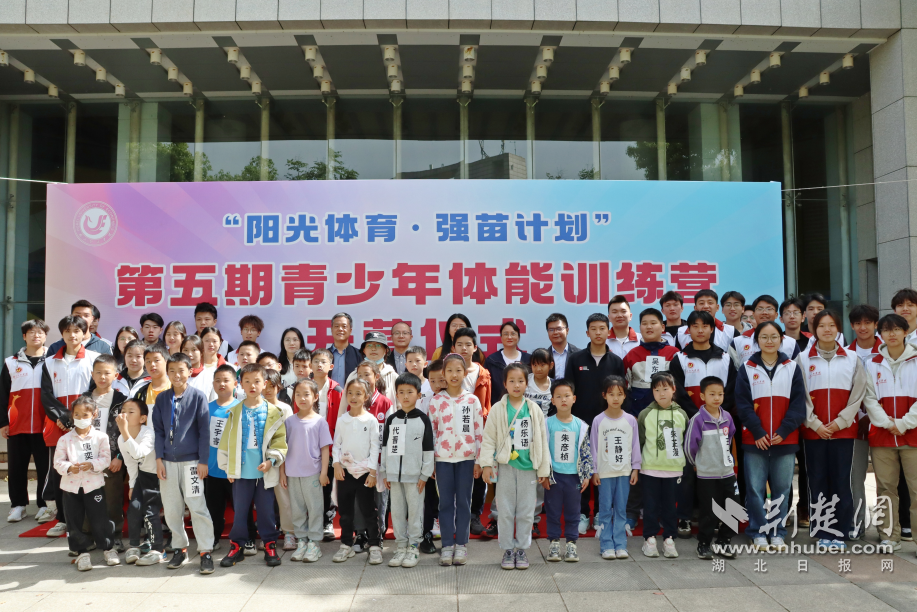 亲子运动真是令人兴奋！社区青年访问大学和大