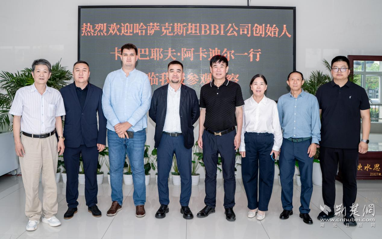 哈萨克斯坦BBI代表团访问了武汉艺术与科学大学
