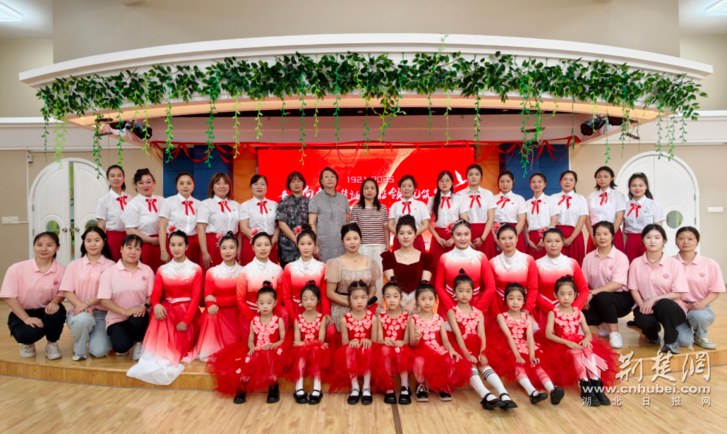 在幼儿园举行了一次“模特工人的故事会议”！