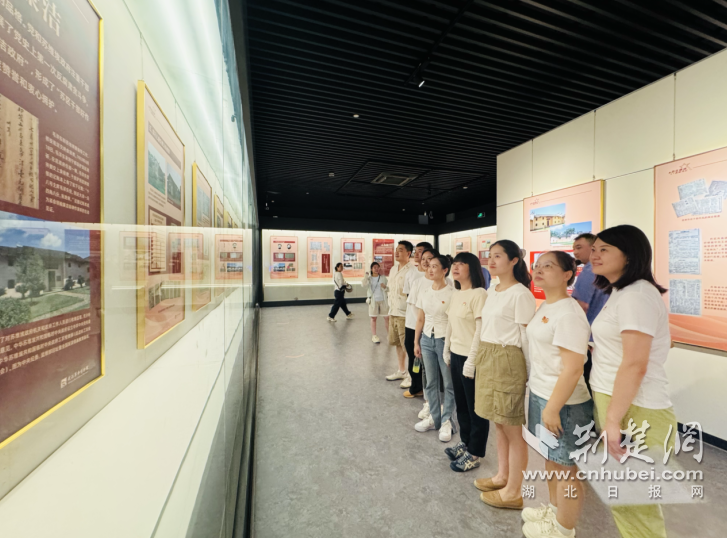 江南区丁基幼儿园收集了促进红色教育的优势