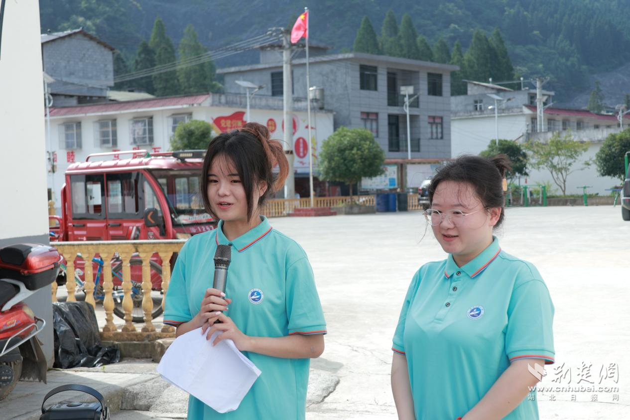大学学生的“乡村口音课”在图齐村开放，加入