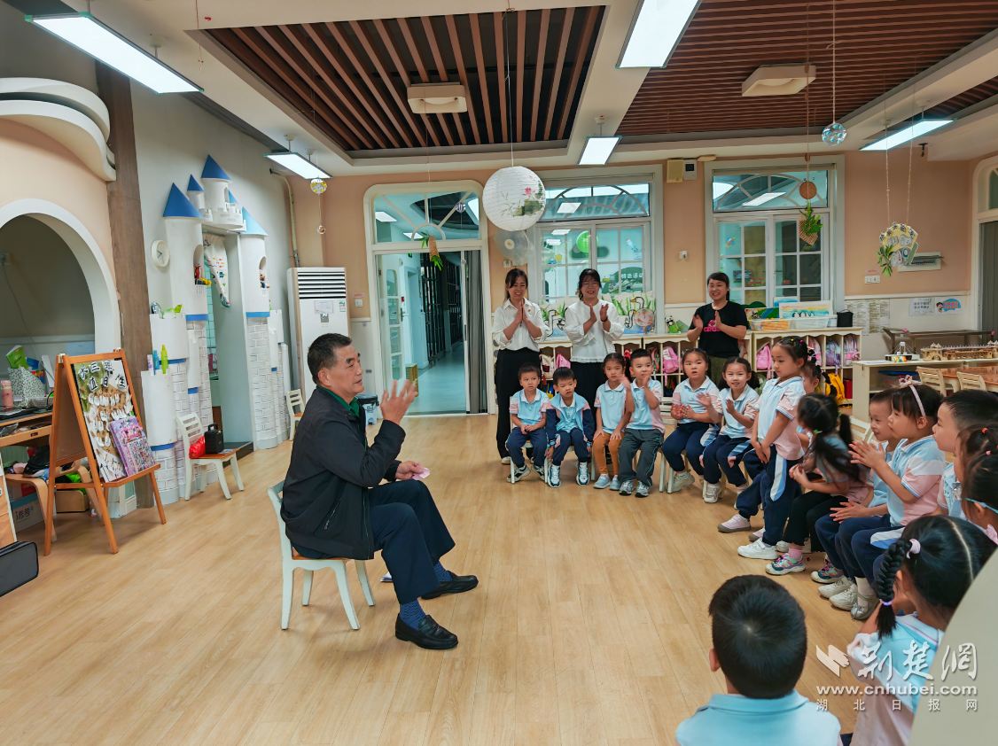 家庭社会和社区联系！老兵故事中的爱国教训