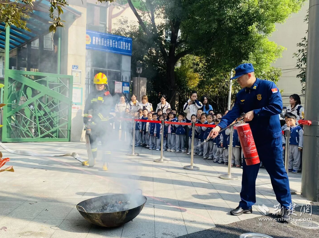 孩子们探索学习安全，智乐幼儿园开展消防演习
