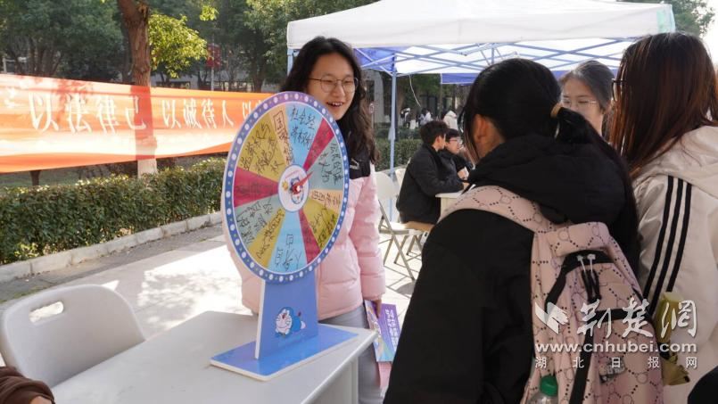 宪法精神滋润校园！武汉文理学院举办法治党章