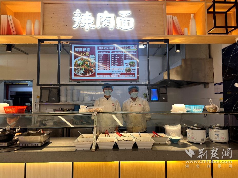 上课学理论，食堂开面馆！