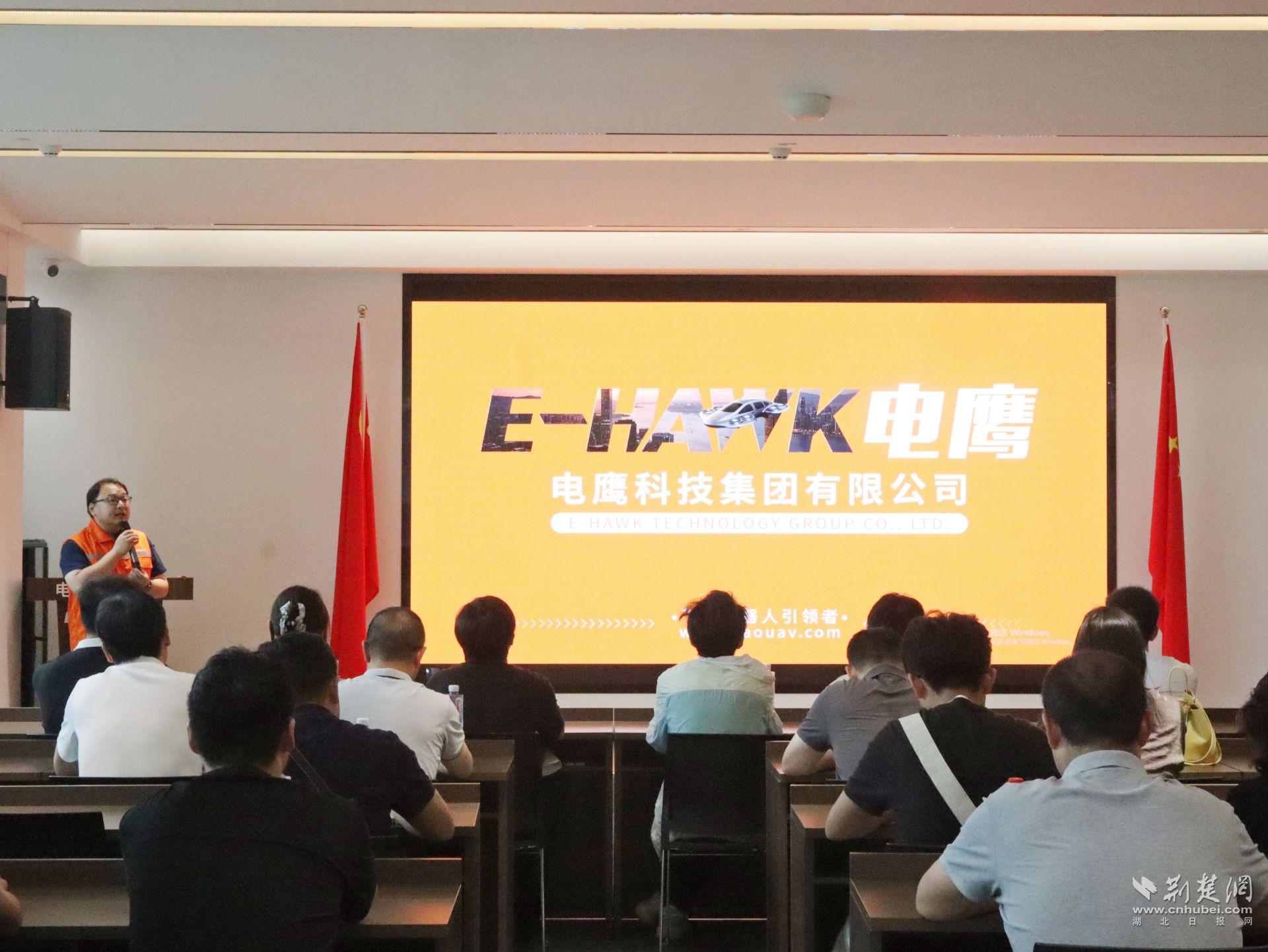 AI企业参观现场，低空经济科普讲座。侯佳音 摄.jpg.jpg