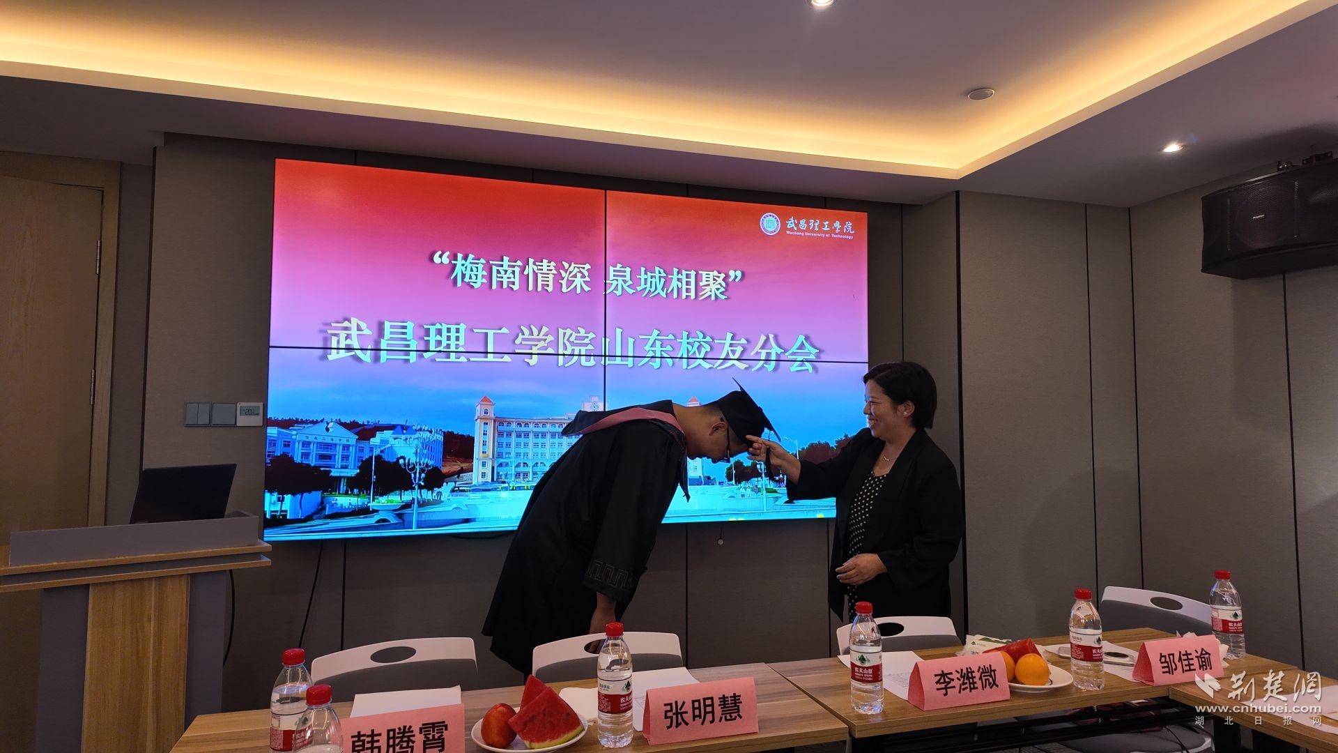 素质导师为他拨穗.jpg.jpg