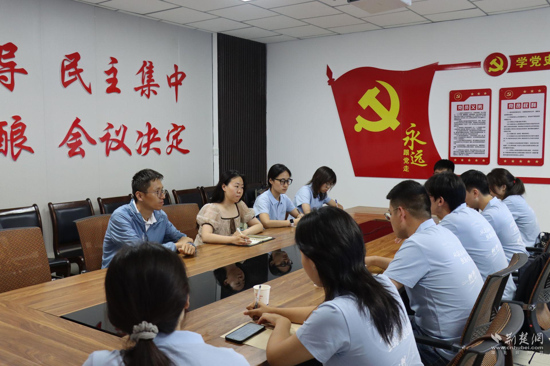 鍥㈤槦涓庡杸浠€甯傛枃鏃呭眬搴ц皥浜ゆ祦.jpg.jpg