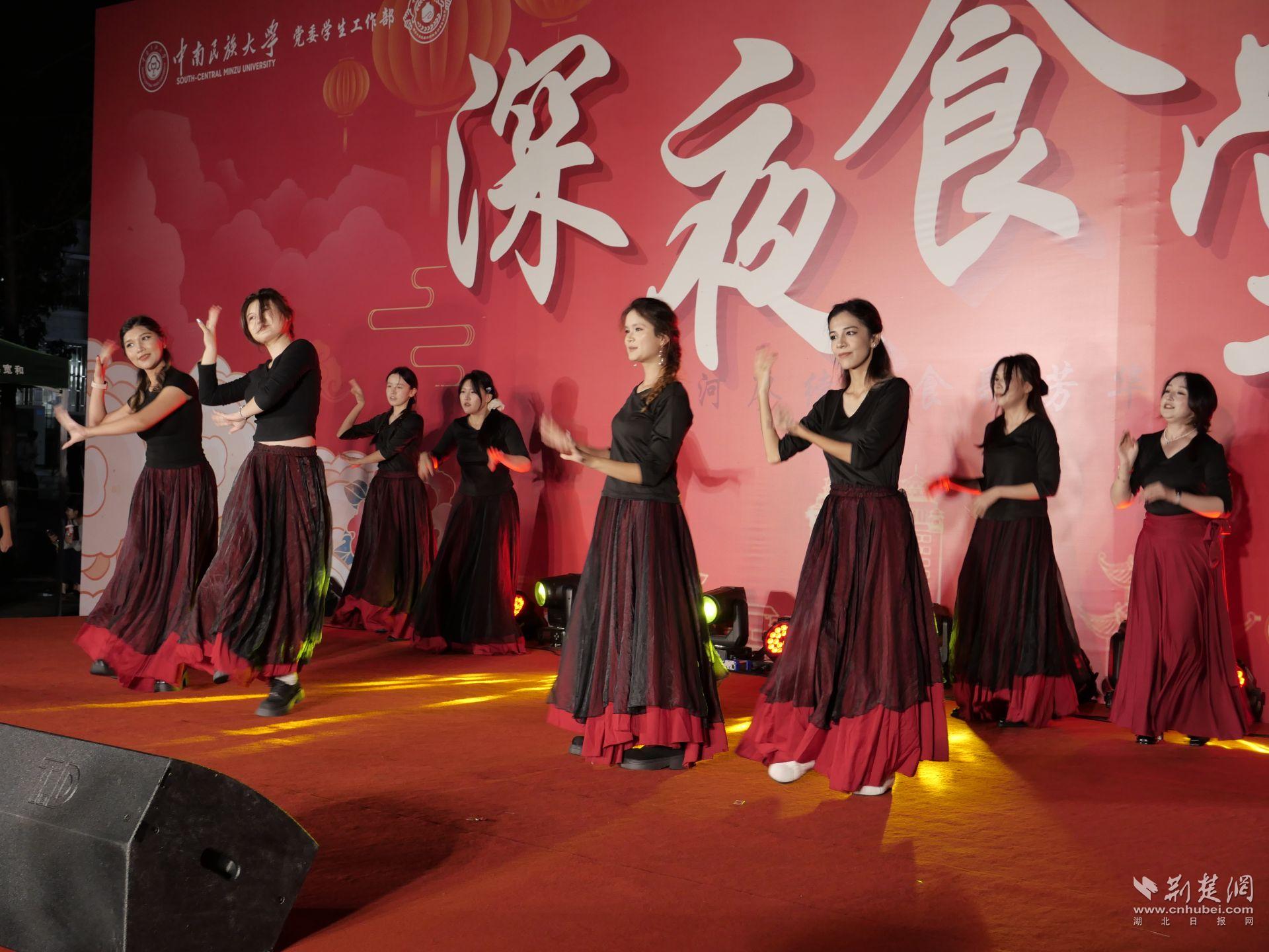民族舞蹈表演。 马琳果摄.JPG.JPG