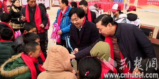 武汉电力职业技术学院赴红安开展公益捐赠活动