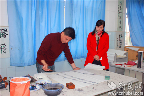 书法名家走进武汉经济技术开发区新城小学当书