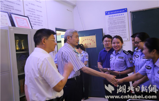 省司法厅领导到武汉警官职业学院看望慰问教职