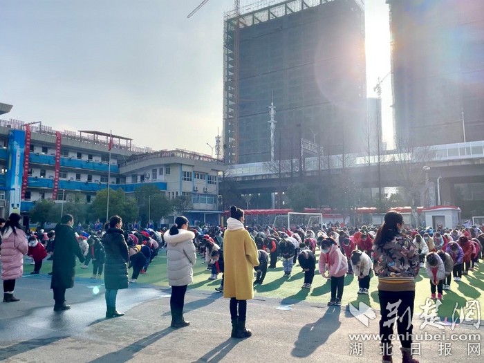 讲好爱国教育!洪山区张家湾小学举行开学典礼(图)