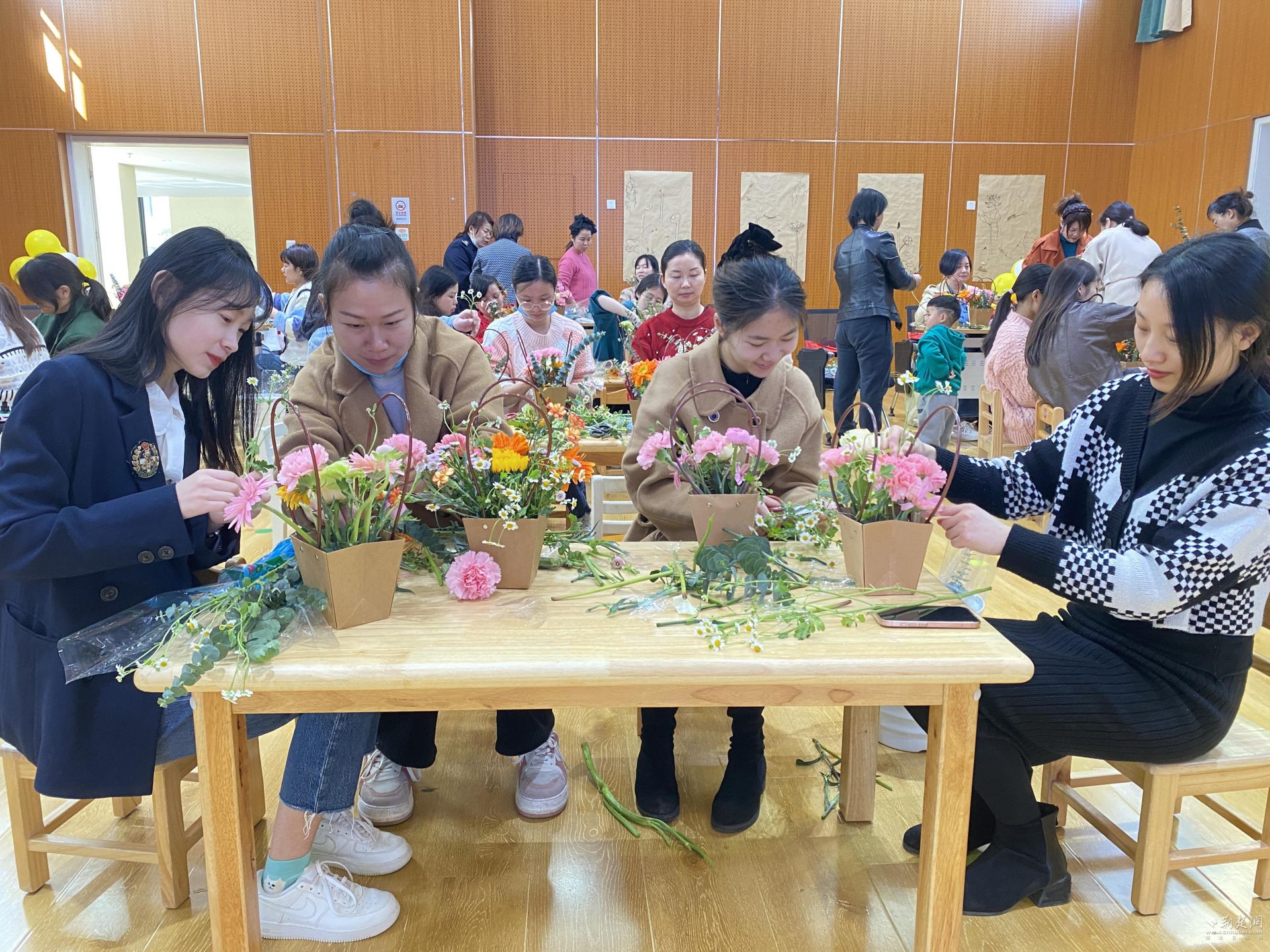 幼儿插花步骤分解图图片