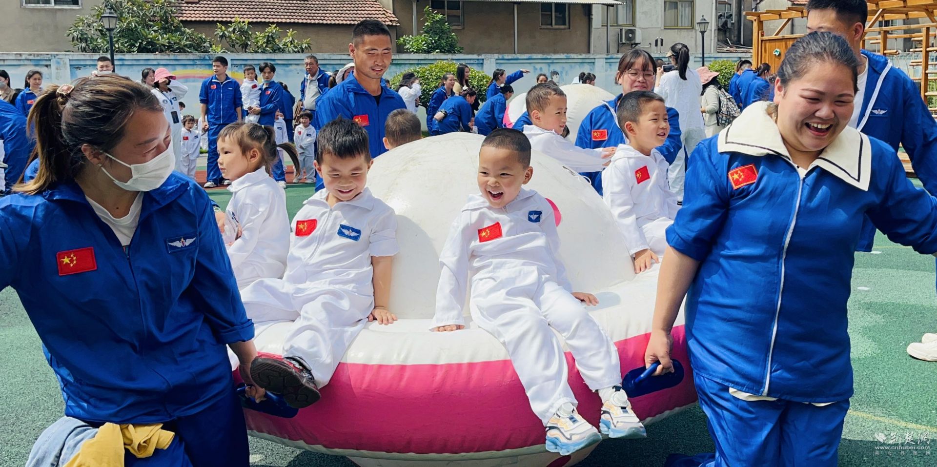 廉动航天梦蔡甸区柏林中心幼儿园举办亲子运动会