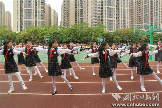 光谷八小举行第八届春季田径运动会暨校园足球嘉年华活动