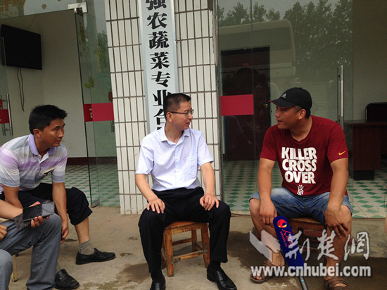 嘉鱼县委书记熊征宇的一天(四):做官先做事