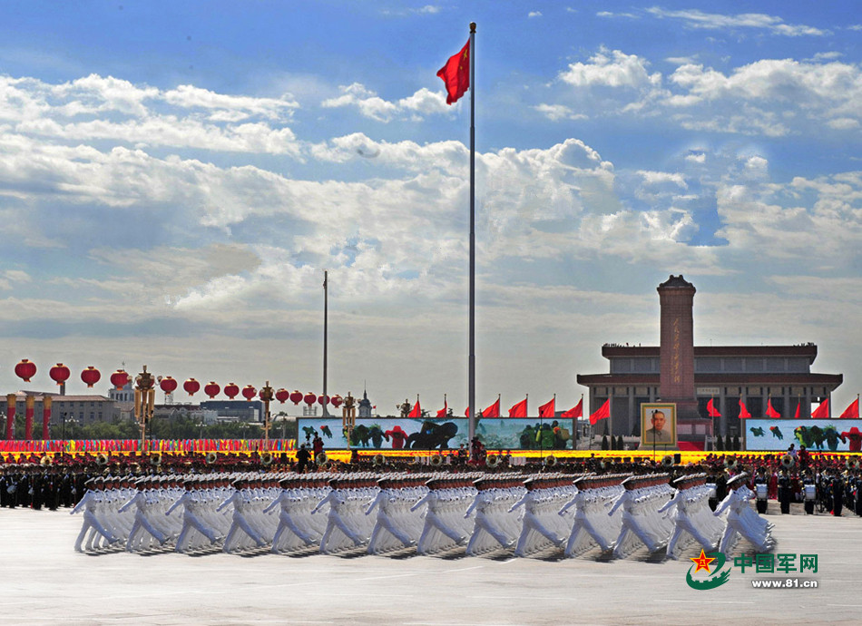 军方公开人民军队威武画面:钢铁长城冲击视觉