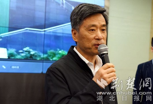 书记周旬代表学校欢迎来自全国主流网媒的记者荆楚网消息(记者许文秀)